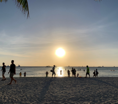 全日自由活動(可至沙灘享受日光浴、海邊戲水、按摩、DMALL採買伴手禮)→Henann Regency 漢娜麗晶自助晚餐(酒水暢飲!)