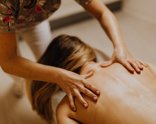 台北→馬尼拉→長灘島→精油按摩60分鐘→火舞秀餐廳晚餐