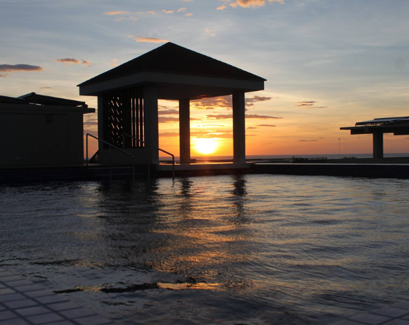 全日自由活動(飯店無邊際泳池戲水、沙灘享受日光浴、舒壓按摩、品藏異國料理)