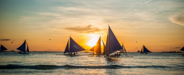 全日自由活動(可至沙灘享受日光浴、海邊戲水、按摩、DMALL採買伴手禮)→沙灘音樂餐吧+KTV歡唱