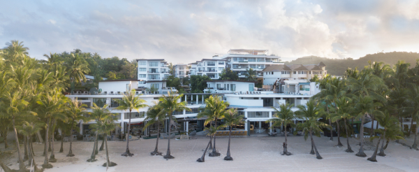 全日享受酒店設施(360度頂樓酒吧/日光浴/免費接駁車/泳池酒吧)→The Pig Out Bistro(現點現付,推薦浮誇海鮮拼盤)