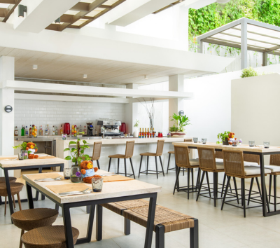 全日享受酒店設施(360度頂樓酒吧/日光浴/免費接駁車/泳池酒吧)→The Pig Out Bistro(現點現付,推薦浮誇海鮮拼盤)