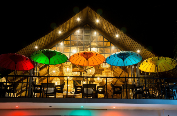 海灘度假村享受時光(無邊際泳池、日光浴、健身房)→微醺餐酒館(雙人套餐+紅酒一人一杯)