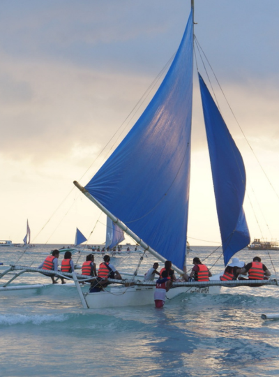 終於不用設鬧鐘睡到自然醒→I Love BBQ 鐵板燒→風帆船體驗→夜店Chill一下~含啤酒一杯(不含門票,因每日入場費為浮動價格)