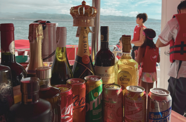 真的要睡到自然醒→佐酷鐵板豬肋排→海上PARTY!紅鯨號豪華遊艇出海巡弋(浮潛/獨木舟/SUP立槳/滑水道/輕食小點&雞尾酒)→長灘島最新夜市