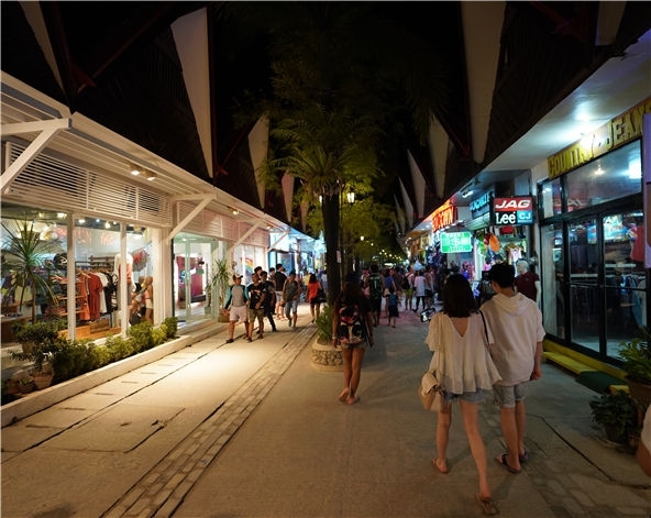 歡樂的渡假時光~ D MALL PLAZA自由逛街→I SPA金箔按摩120分鐘→Dosz Mestizos西班牙海鮮燉飯